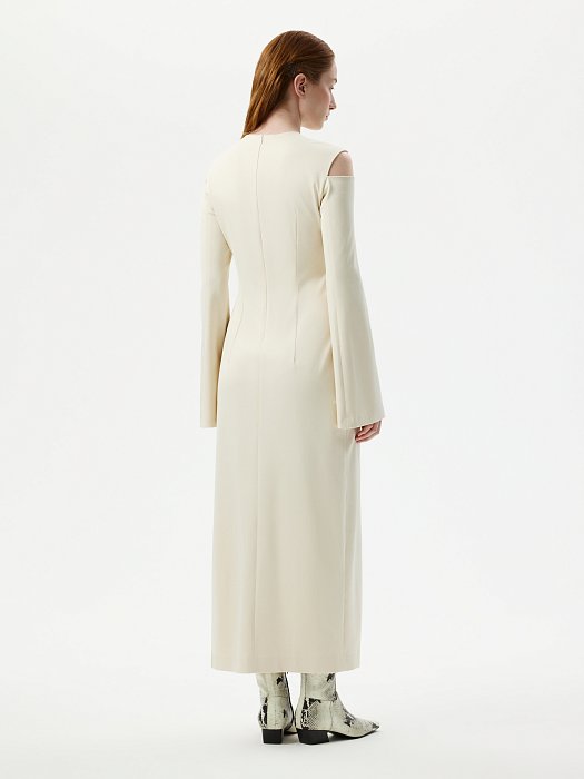 Трикотажное платье с открытыми плечами (Р158): фото №4