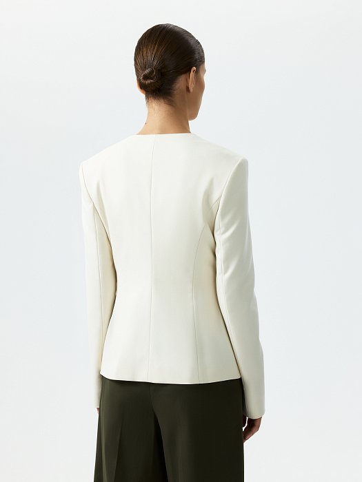 Приталенный жакет с V-вырезом: фото №4