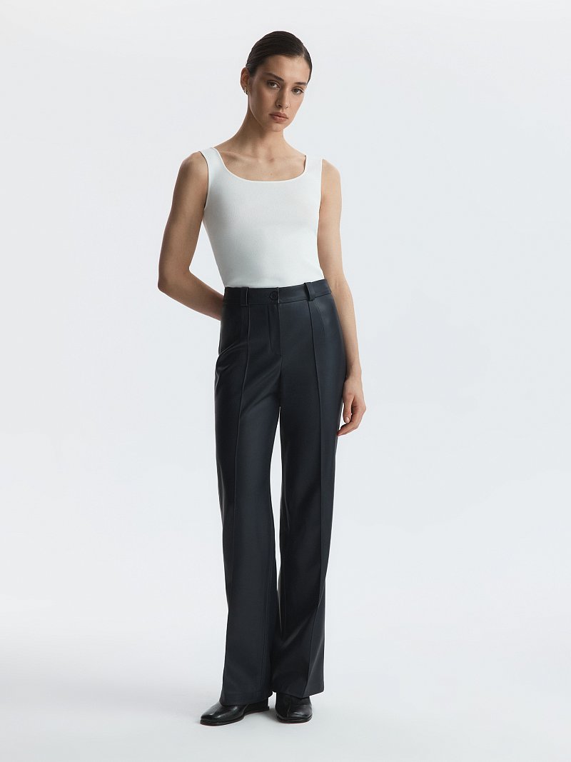 Брюки из экокожи со стрелками