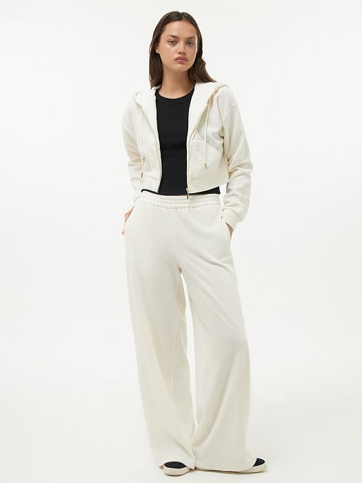 Укороченная толстовка из велюра : фото №3