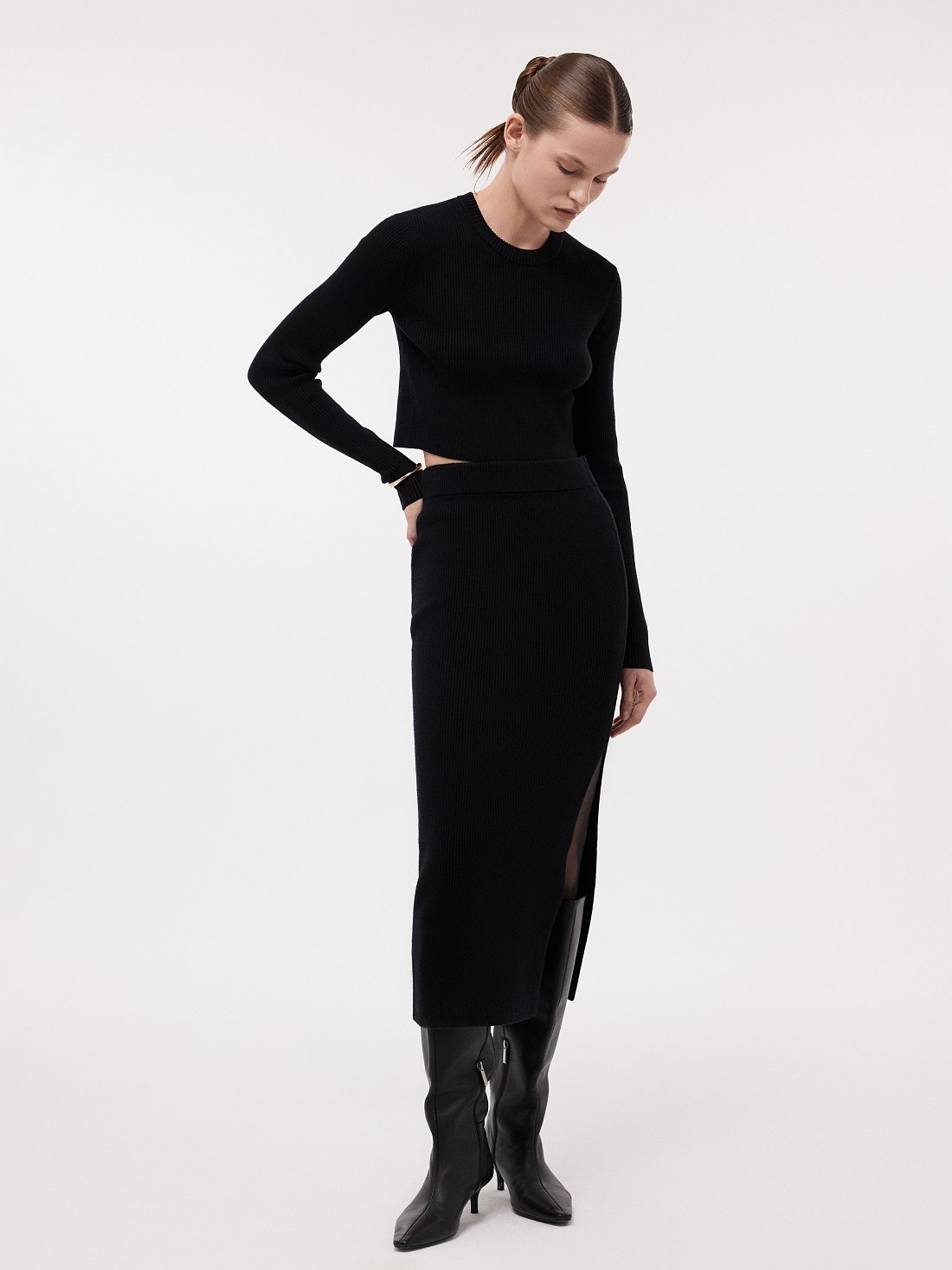 Трикотажная юбка с разрезом: фото №1