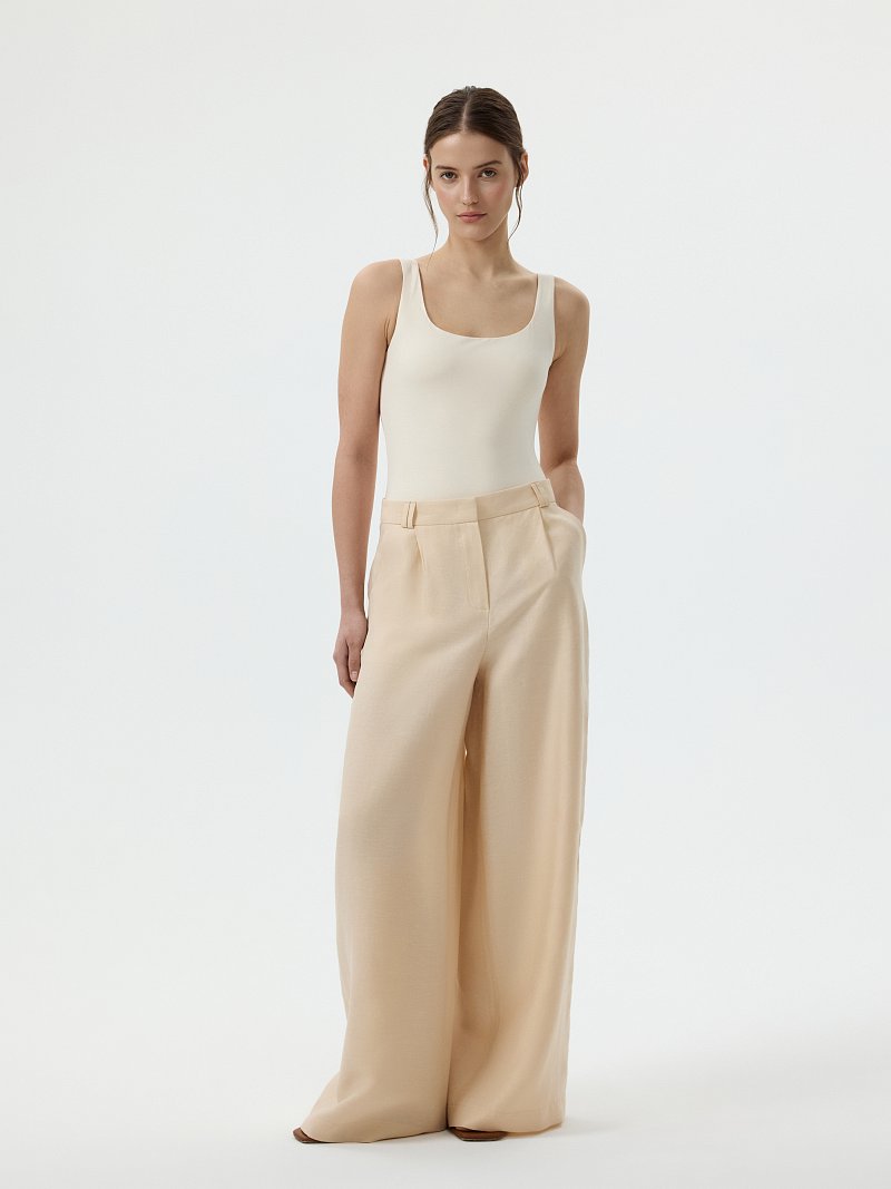 Льняные брюки с защипами