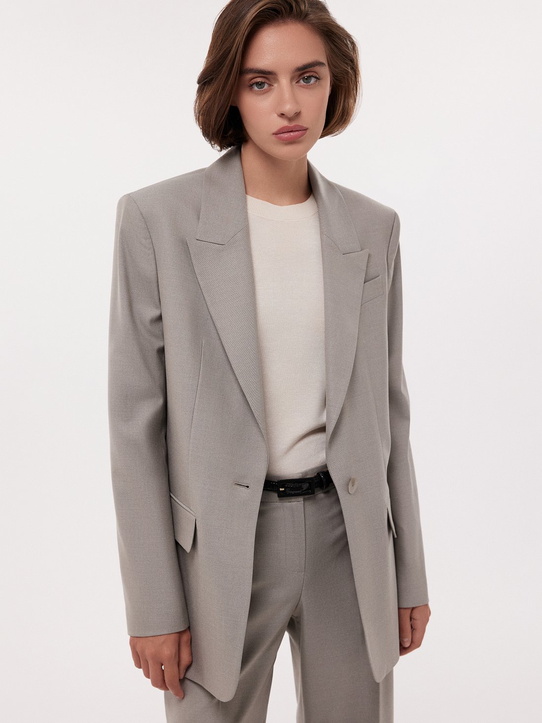 Прямой жакет на пуговице: фото №1