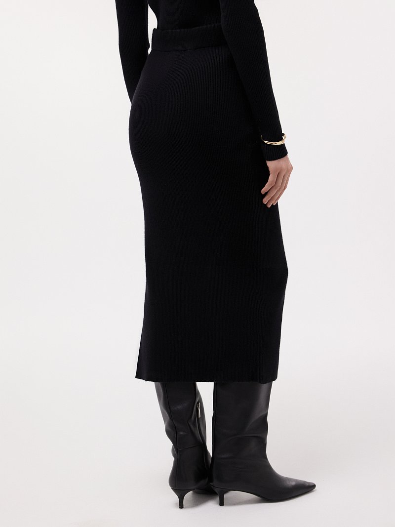 Трикотажная юбка с разрезом
