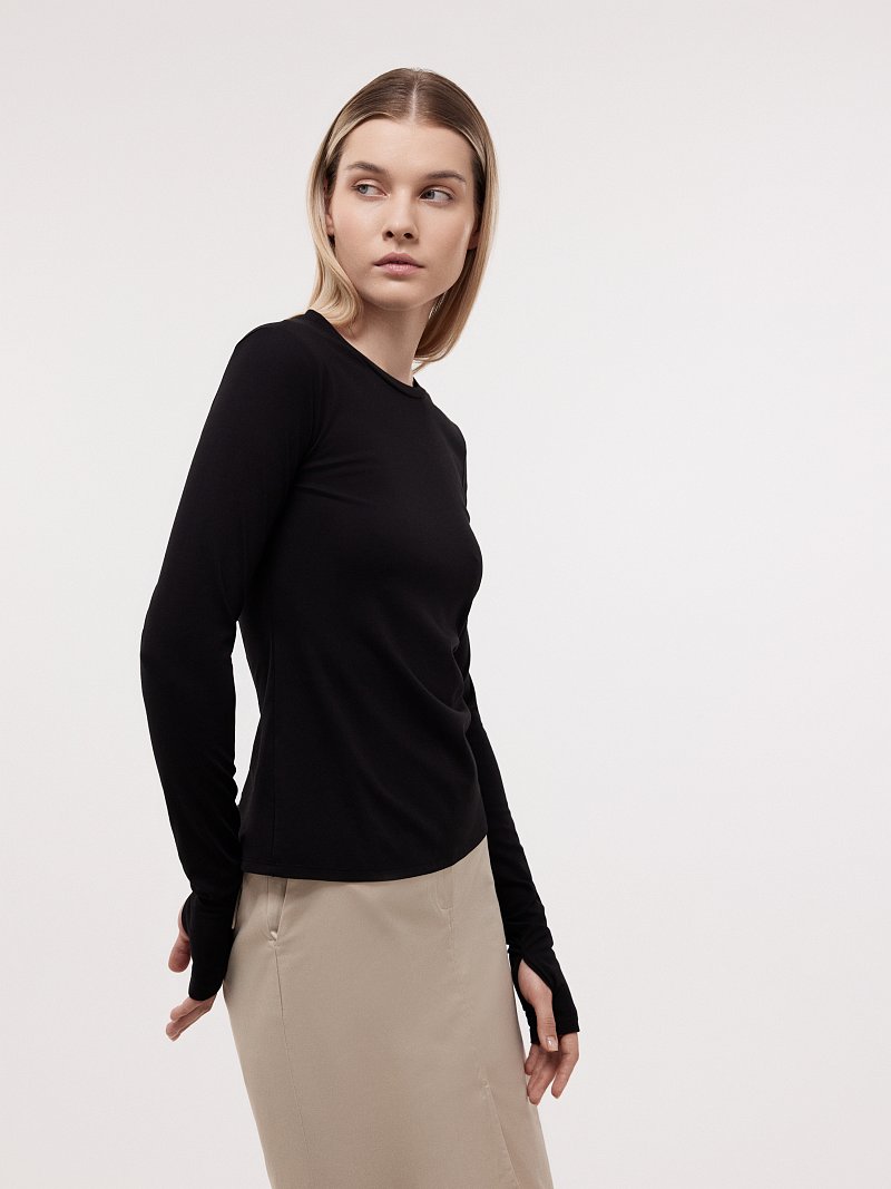 Облегающий лонгслив с вырезом для пальца