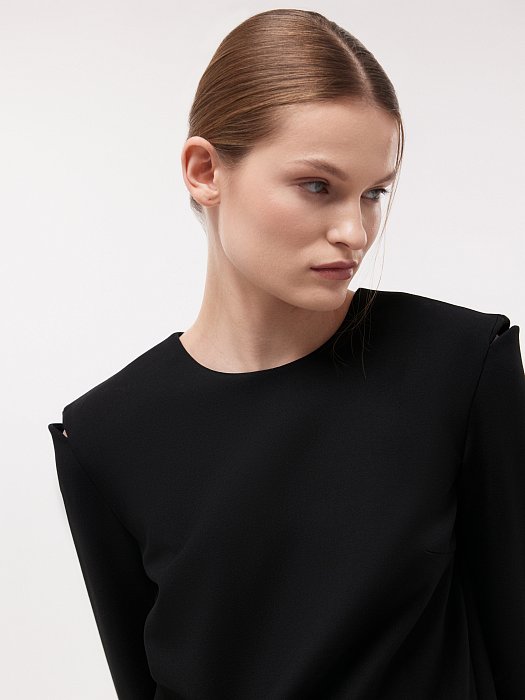 Платье с вырезами на плечах: фото №2