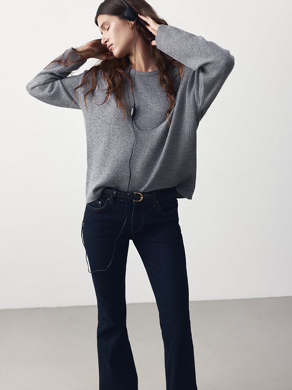 Шерстяной джемпер с вырезом