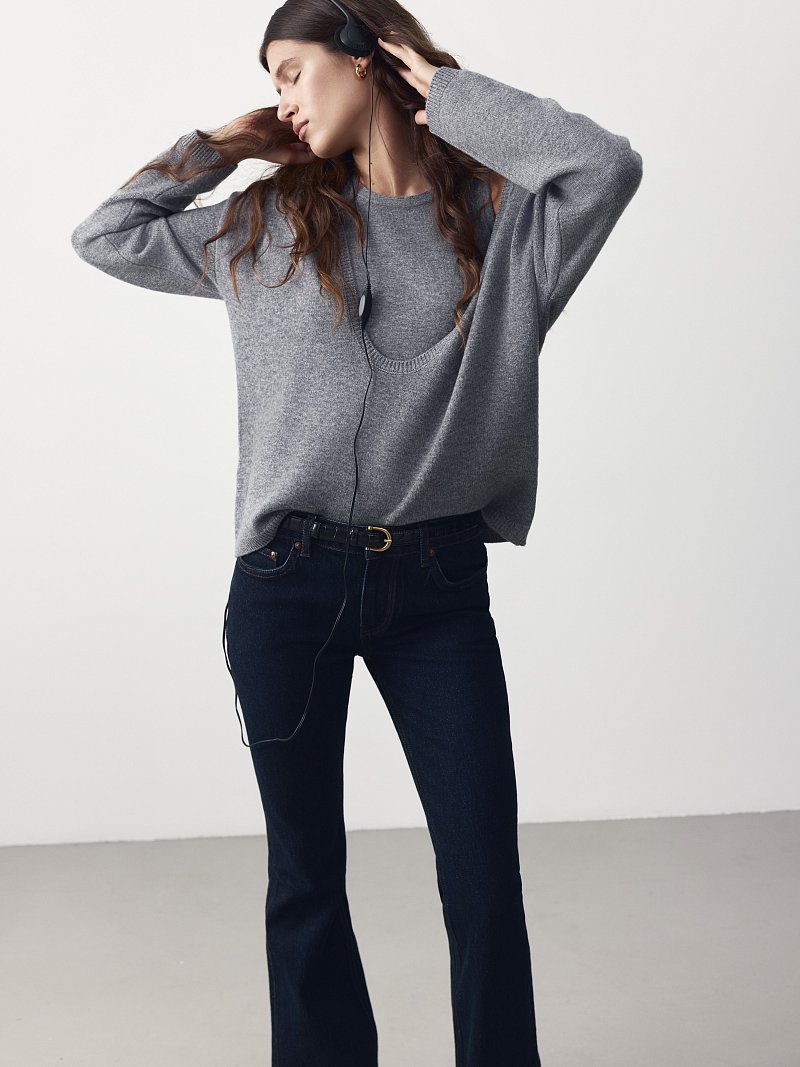 Шерстяной джемпер с вырезом