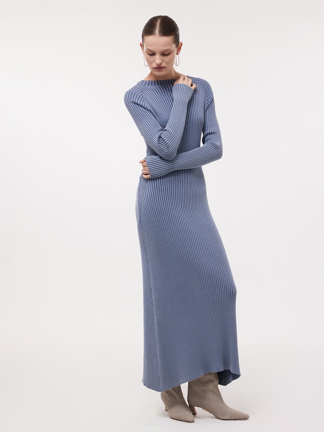Вязаное платье из хлопка в рубчик: фото №1
