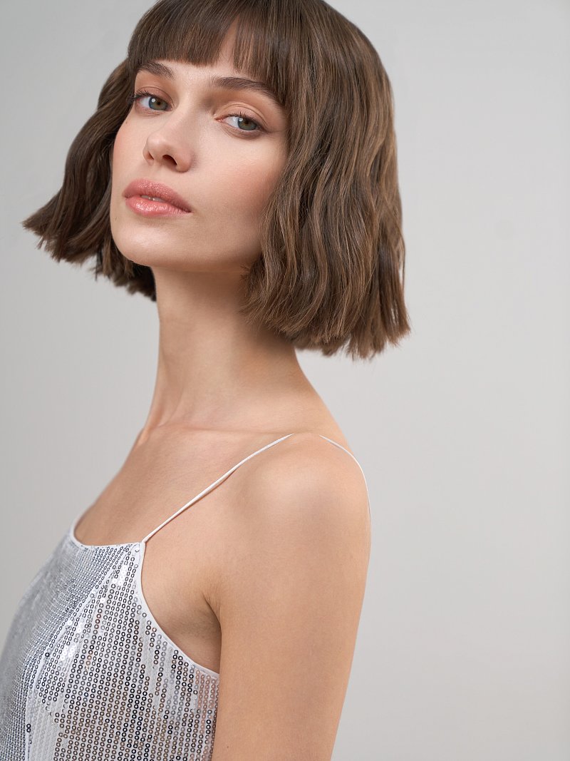 Вечернее платье на бретелях