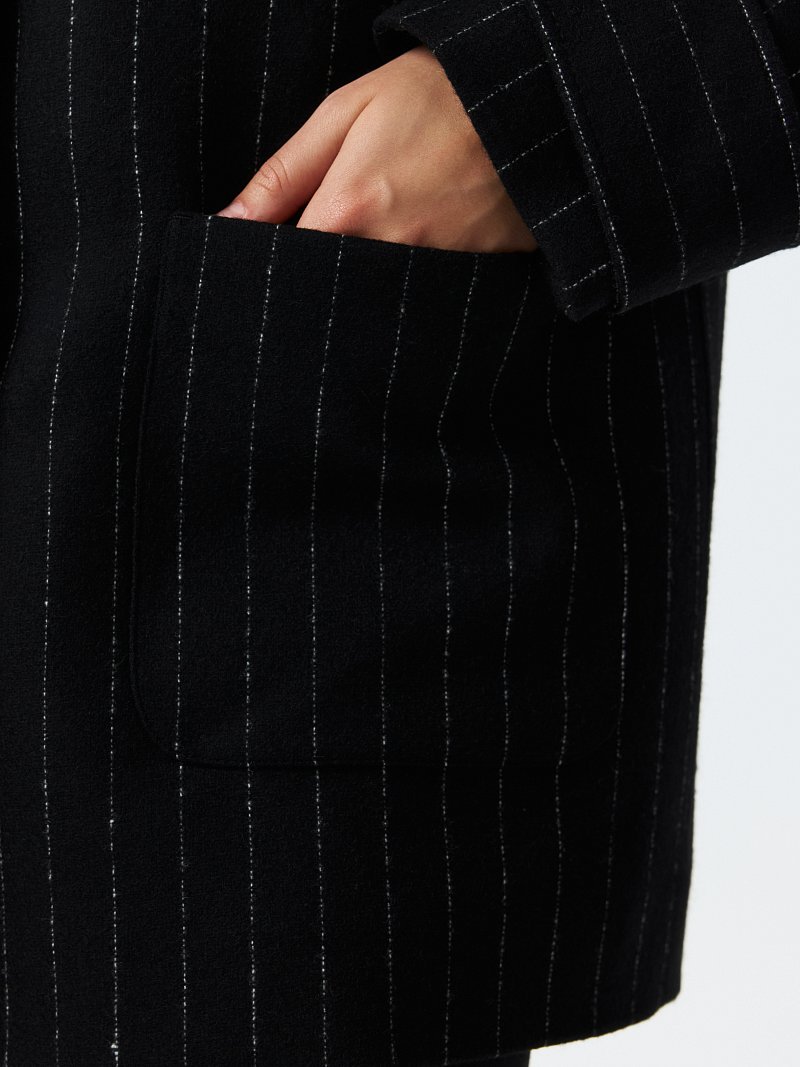 Утепленное полупальто из шерсти