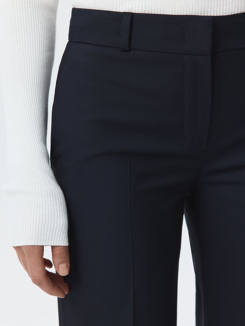 Расклешенные брюки со стрелками