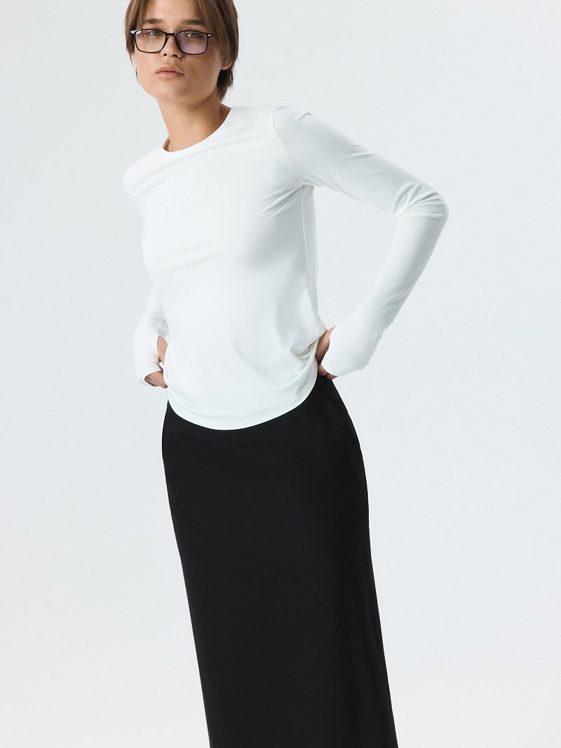 Облегающий лонгслив с вырезом для пальца