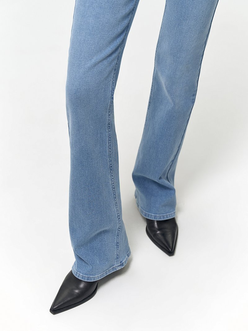 Джинсы-клеш