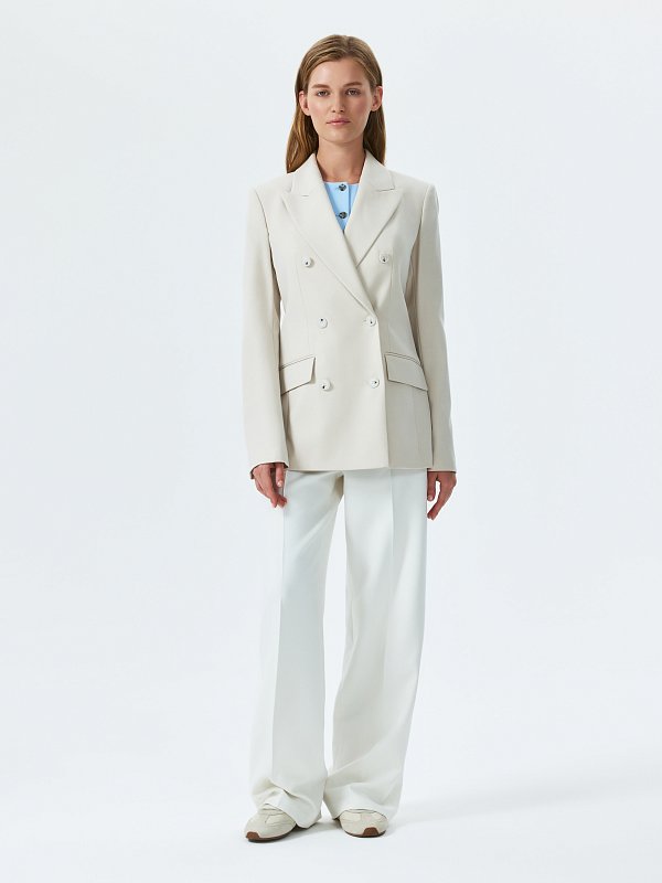 Приталенный двубортный жакет