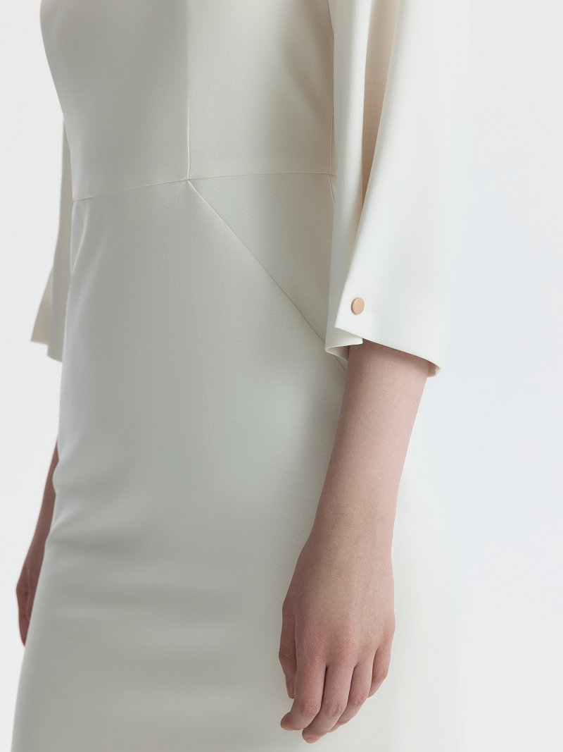 Платье с рукавами 3/4