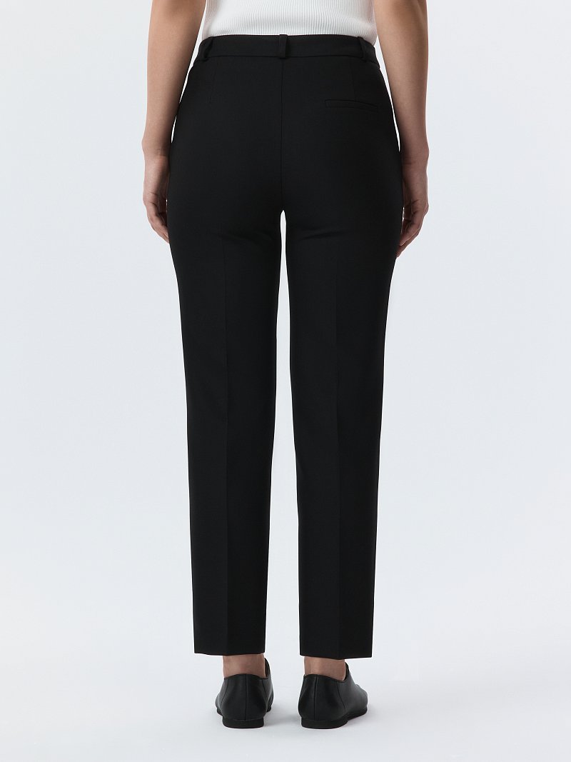 Зауженные брюки со стрелками