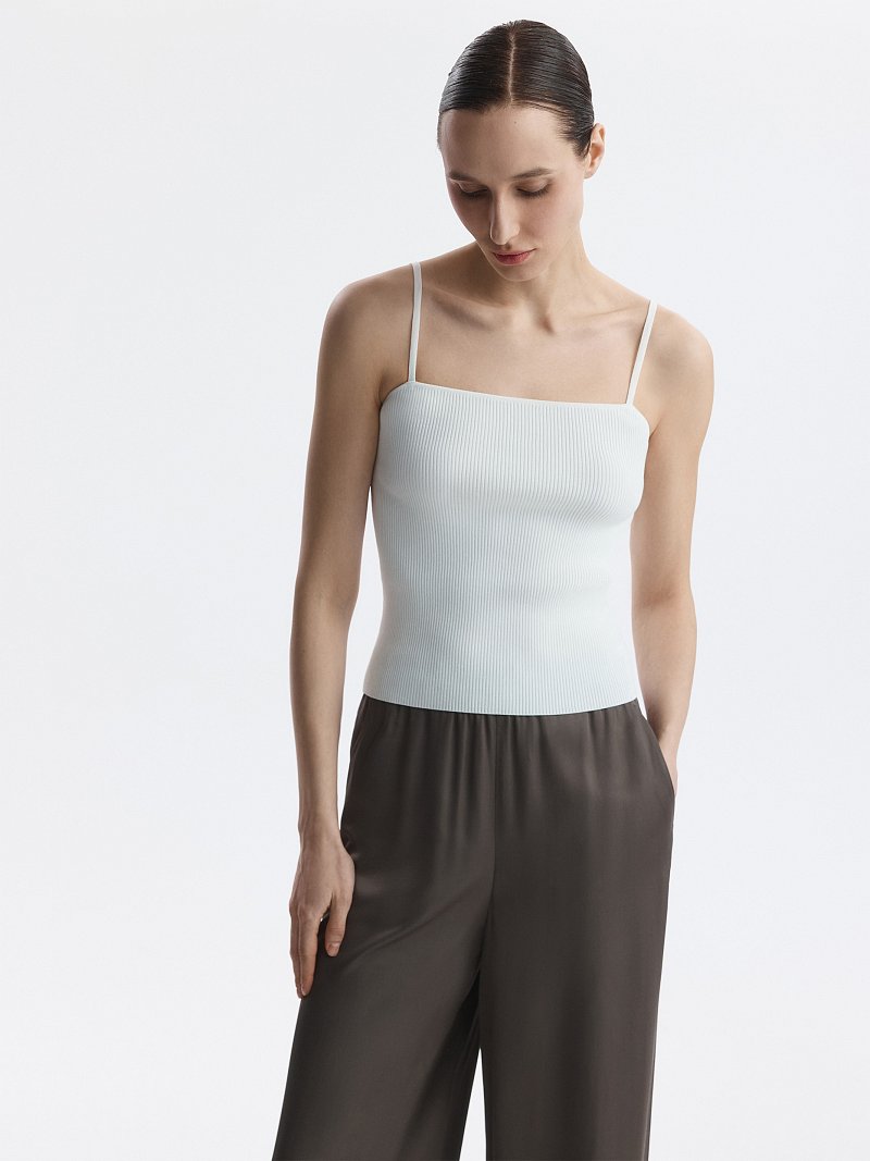 Трикотажный топ на бретелях