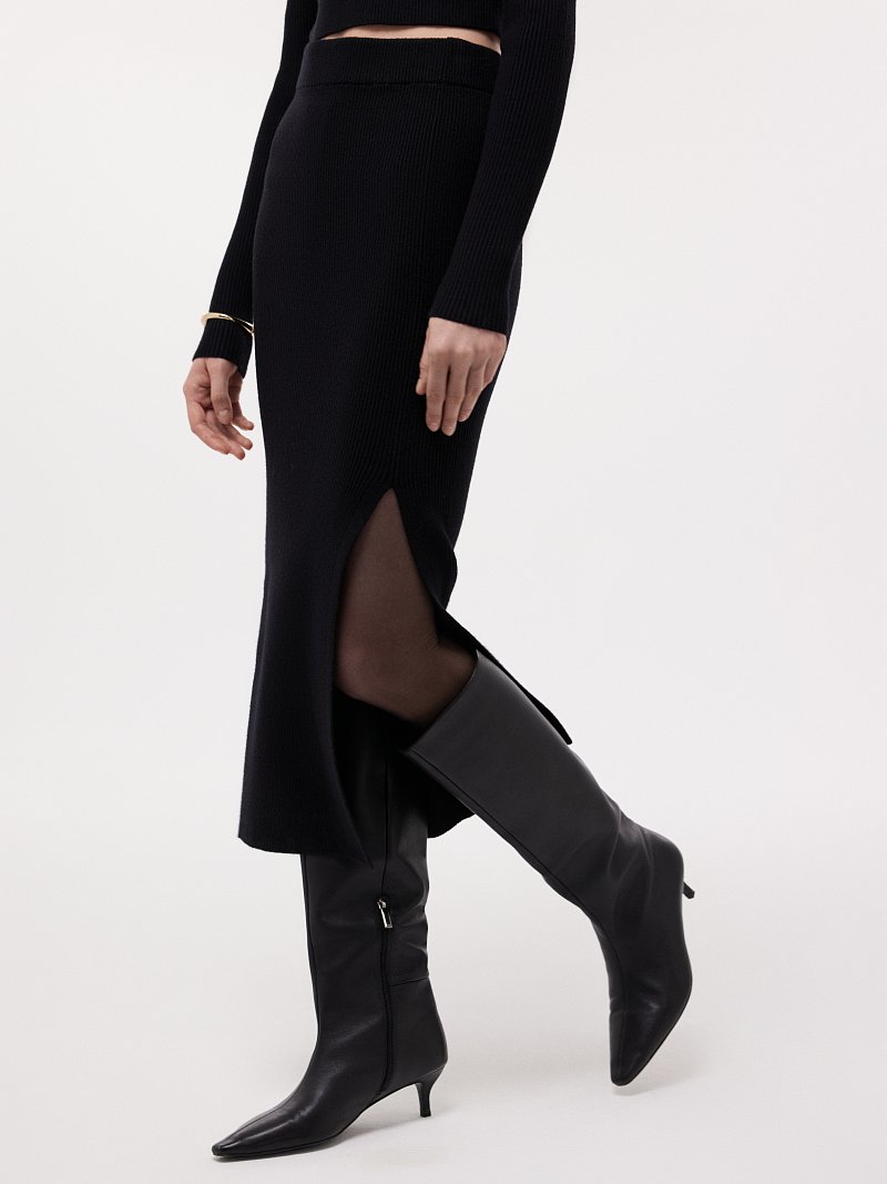 Трикотажная юбка с разрезом