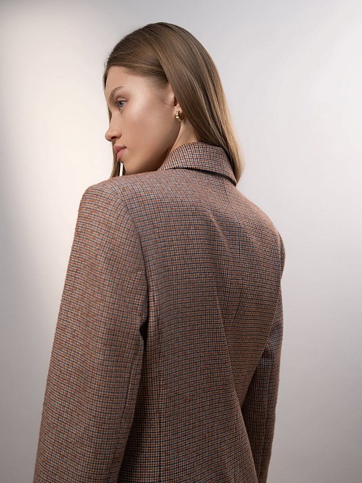 Двубортный жакет в клетку: фото №9