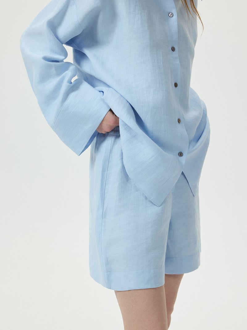 Костюм с рубашкой и шортами