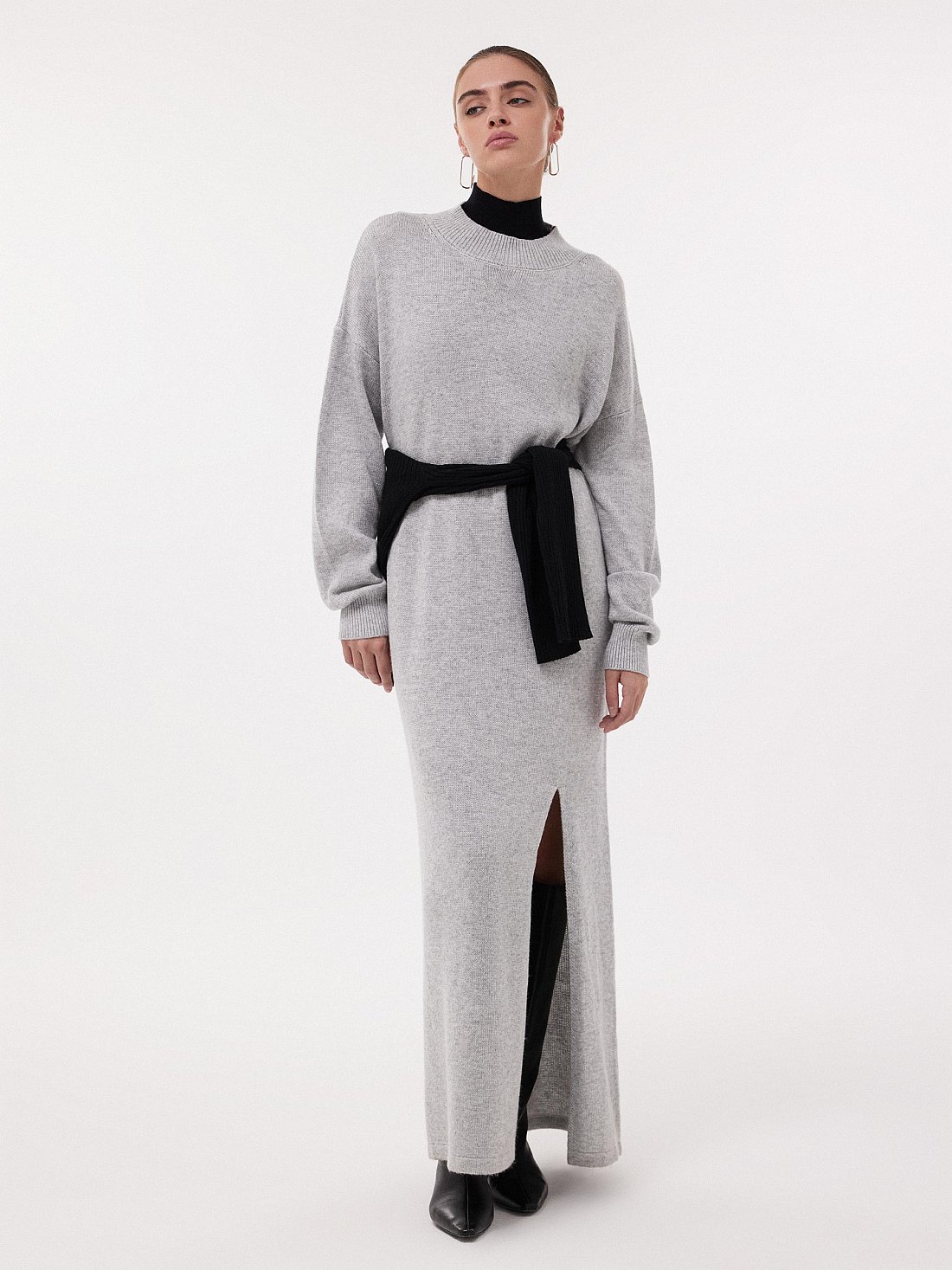 Вязаное платье-макси с разрезом: фото №1