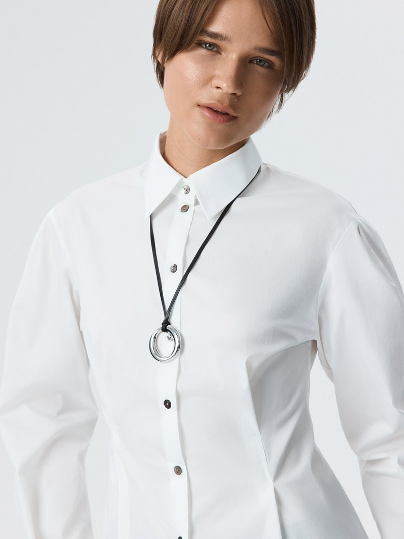 Приталенная блуза с защипами