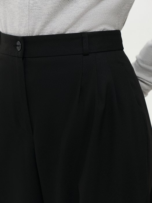 Свободные брюки с защипами: фото №3